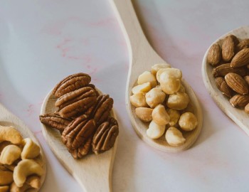 L'importanza della frutta secca o disidratata e dei semi oleosi nella dieta vegana...e non solo