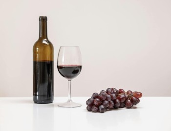 Riduzione di vino rosso: quali spezie ed erbe aromatiche usare.