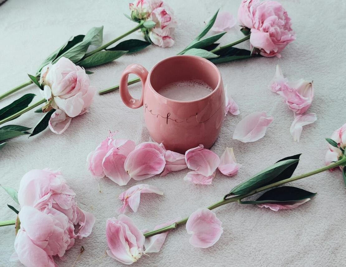 How to prepare rose tea latte